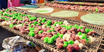 Floating market thumb