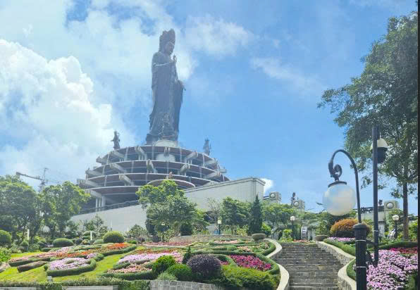 Ba Den Mountain
