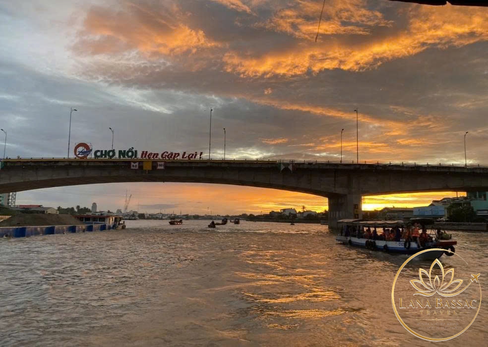 Floating market
